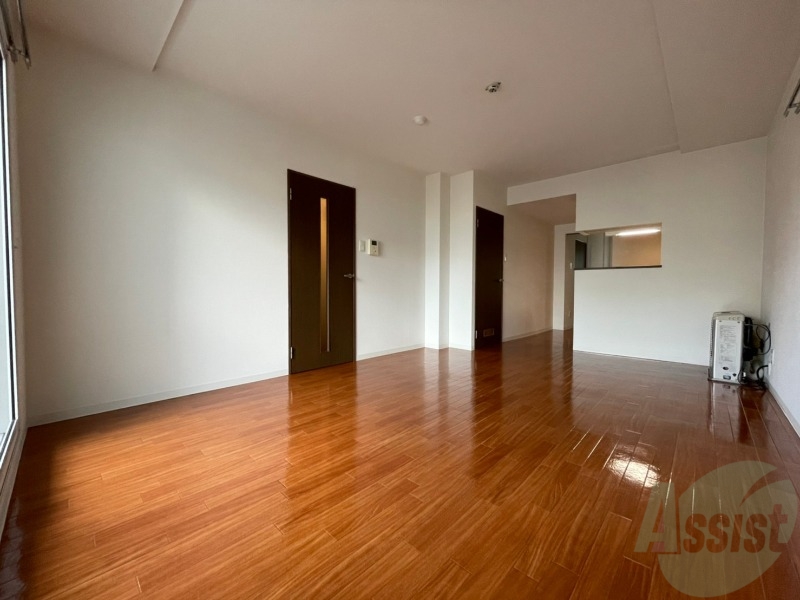 居室・リビング　広くてキレイなお部屋が広がっていて、充実した生活が送れそう。