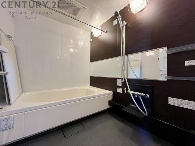 バス・シャワールーム　浴室乾燥機付きです♪