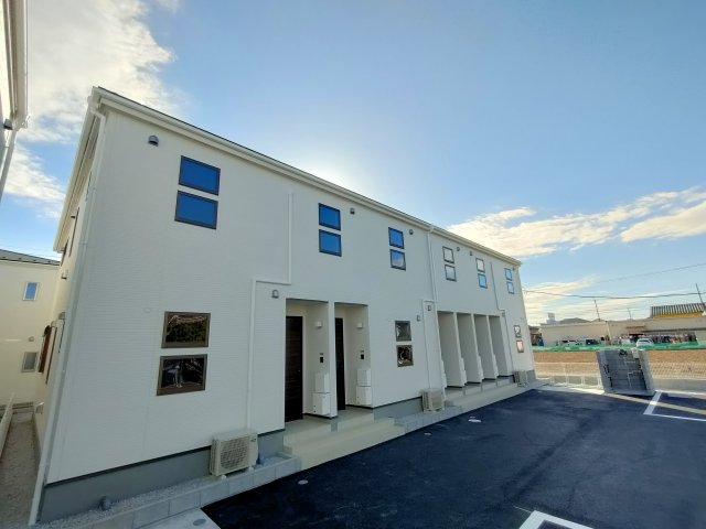 建物外観　★収納豊富★システムキッチン★宅配BOX★エアコン★