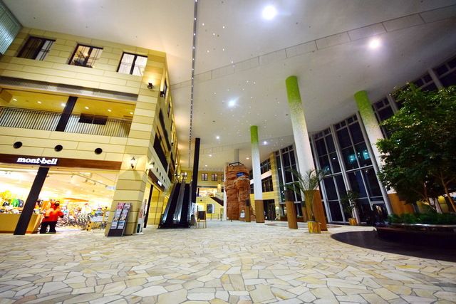 ショッピングセンター　モンベル リーフみなとみらい店（ショッピングセンター）まで1180m