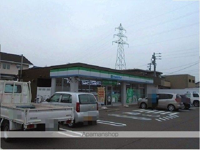 コンビニ　ファミリーマート西改田の上町店（コンビニ）まで200m