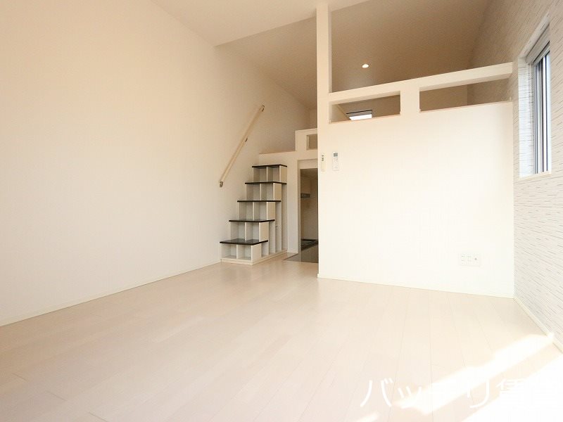 居室・リビング　同型タイプの為、現状を優先致します。