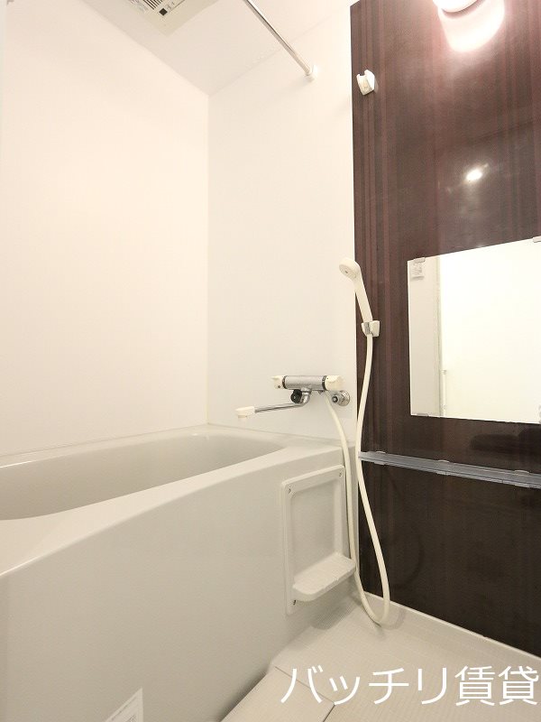 バス・シャワールーム　同型タイプの為、現状を優先致します。
