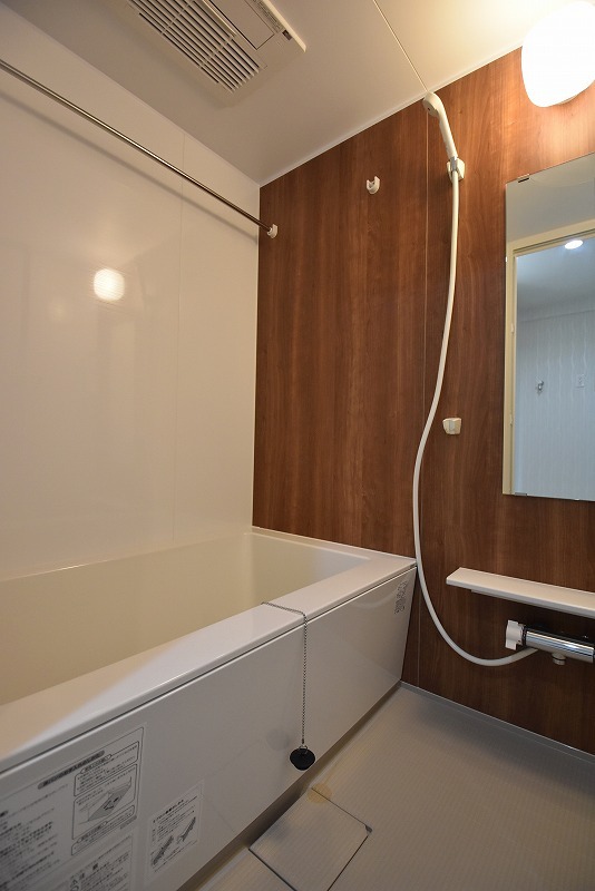 バス・シャワールーム　追焚・浴室乾燥機能完備