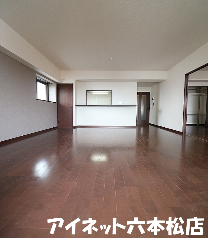 居室・リビング　広々としていいですね。