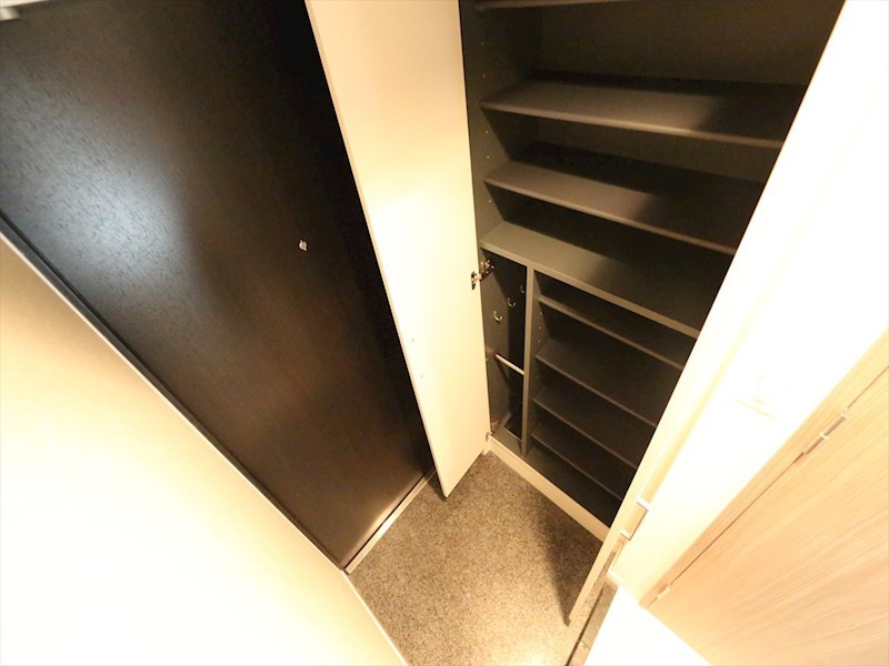 玄関　玄関　シューズボックス付