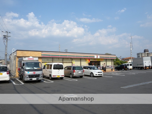 コンビニ　セブンイレブン（コンビニ）まで585m