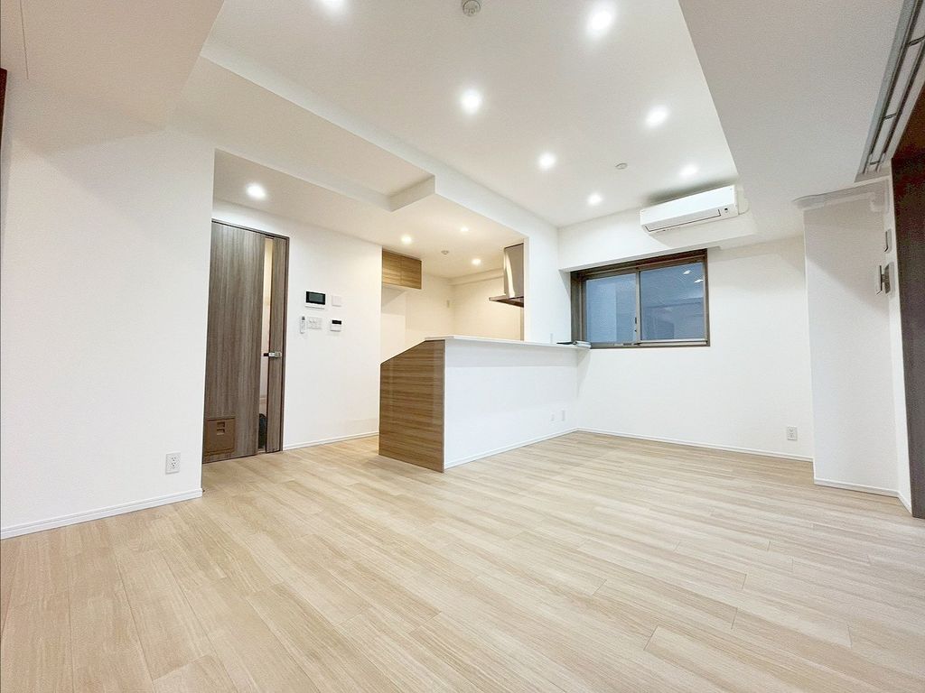 居室・リビング　※参考写真（同間取り別階別部屋）実際の室内仕様と異なる場合有