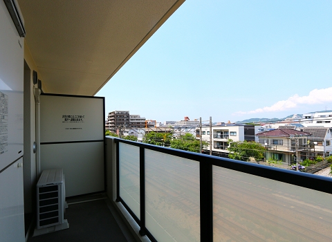 バルコニー　天気の良い日の洗濯物はこちらで
