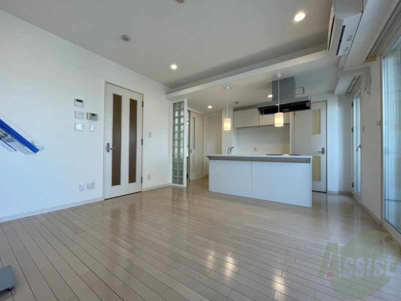 居室・リビング　広くてキレイなお部屋が広がっていて、充実した生活が送れそう。