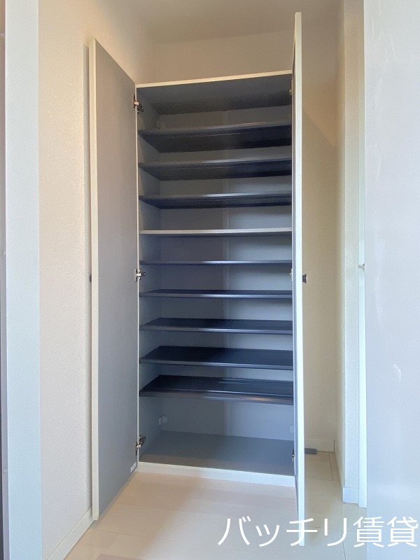 玄関　同型タイプの為、現状を優先致します。