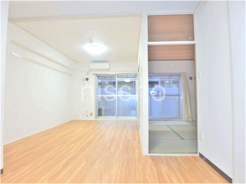 居室・リビング　ＬＤＫは広々１３．５帖！南向きで明るい室内