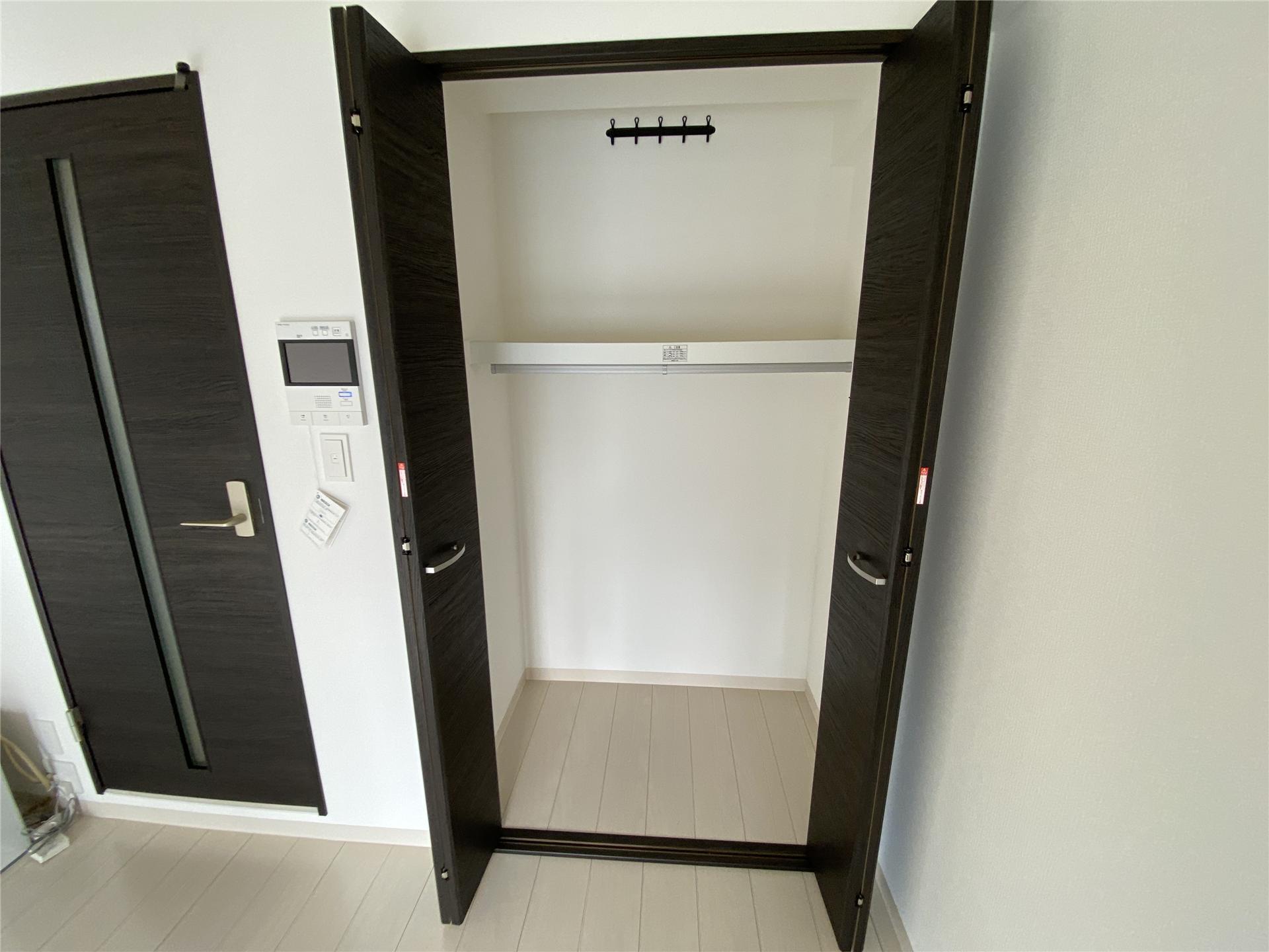 収納　フック付のクローゼットです