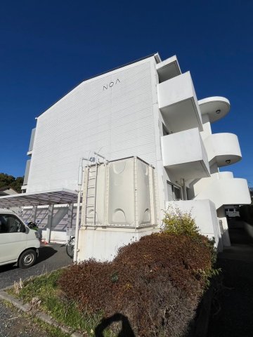 建物外観　白が映える外観
