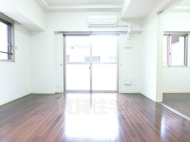 居室・リビング　同物件別部屋