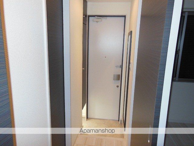 ＪＲ中央線 大久保駅 徒歩7分 3階建 築13年の玄関写真