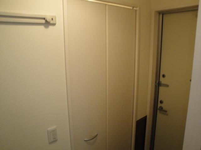 玄関　分かりづらいですが、玄関も収納力があります。