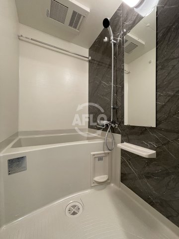 バス・シャワールーム　エスリード難波ザ・ブライト　浴室