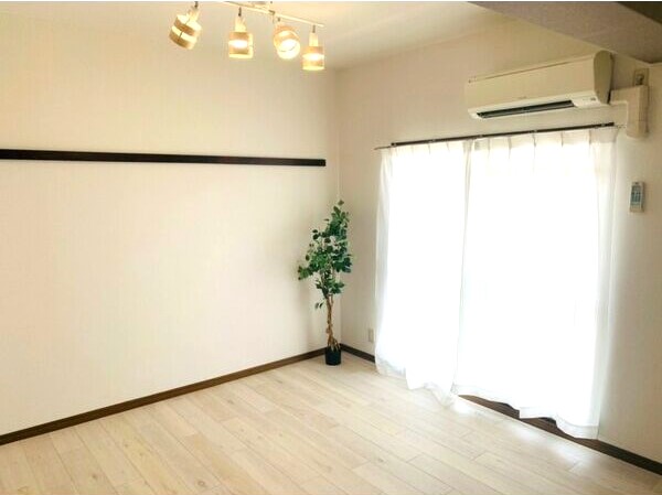 居室・リビング　明るくて広々としたお部屋♪