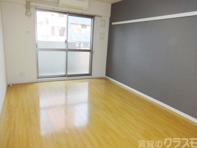 居室・リビング　窓からの光を存分に取り入れて下さい★