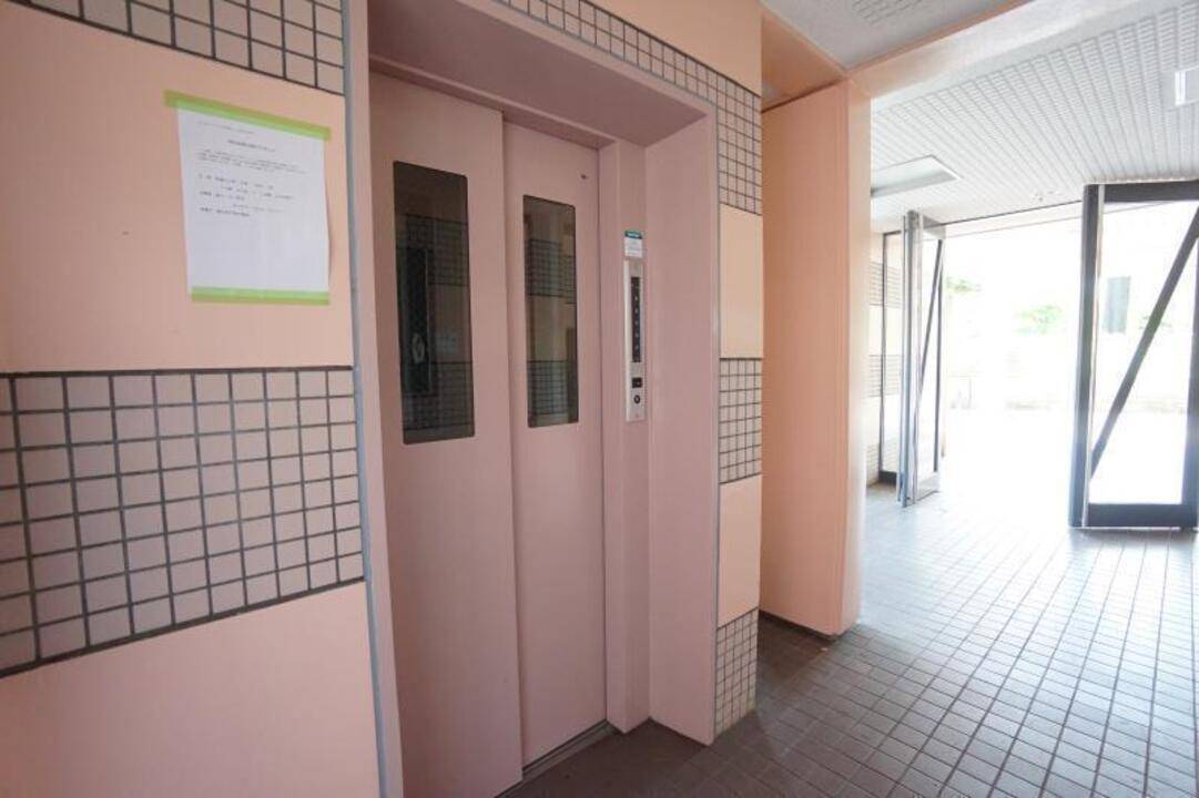 エントランス　エレベーター