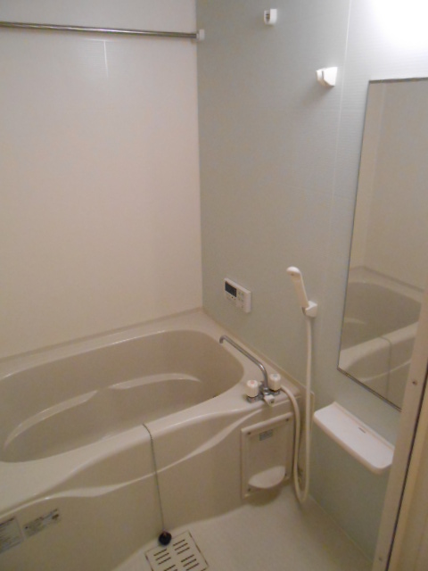 バス・シャワールーム　追焚機能付浴槽・浴室乾燥機完備