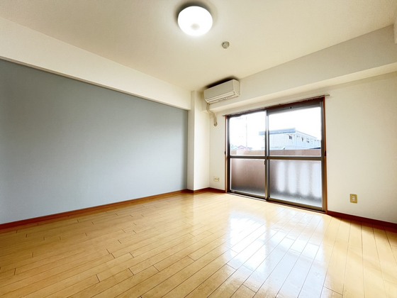 居室・リビング　※別号室のお写真となります※現況優先