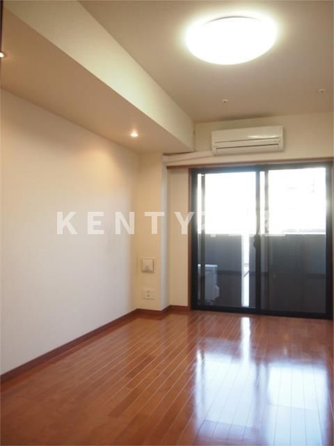 居室・リビング　ゆったり過ごせる居間です