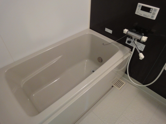 バス・シャワールーム　※写真は２号タイプ（３号反転）、現状優先