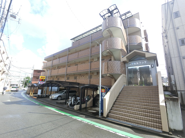 建物外観　タイル貼オートロックマンション