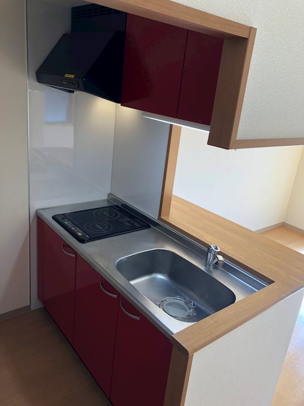 キッチン　対面式カウンターキッチン採用。