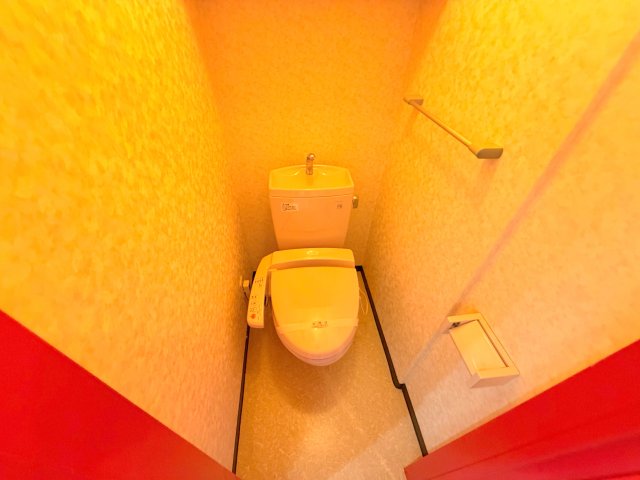 トイレ　清潔感のあるトイレは、誰もがリラックスできる空間です。