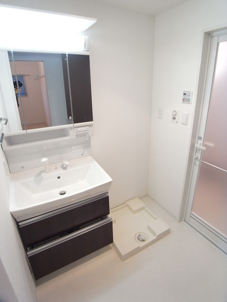 洗面設備　※別の部屋の写真です。
