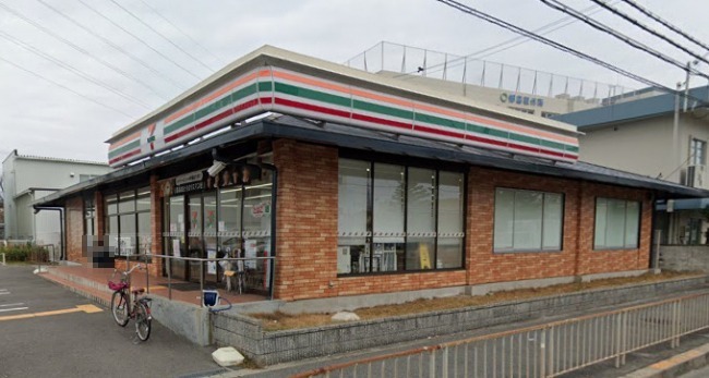 コンビニ　セブンイレブン 摂津鳥飼本町5丁目店（コンビニ）まで838m