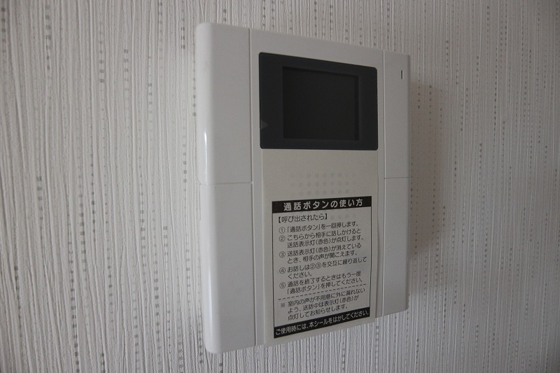 セキュリティ　モニター付きオートロックで来客時も安心です。