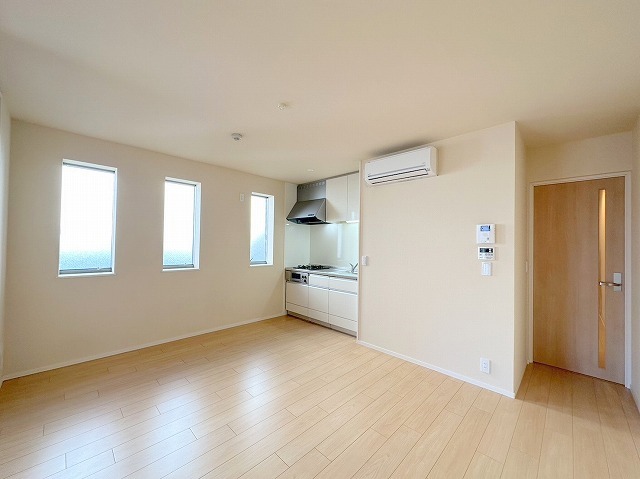居室・リビング　★明るいフローリングの角部屋です★