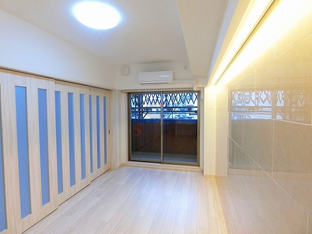 居室・リビング　偶数階ホワイト基調奇数階ブラウン基調