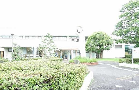 図書館　東久留米市立中央図書館（図書館）まで750m