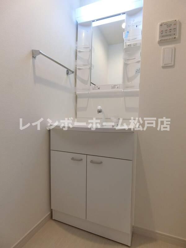 洗面設備　使いやすい洗面所です