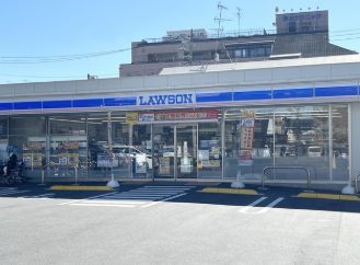コンビニ　ローソン足立竹の塚五丁目店（コンビニ）まで334m