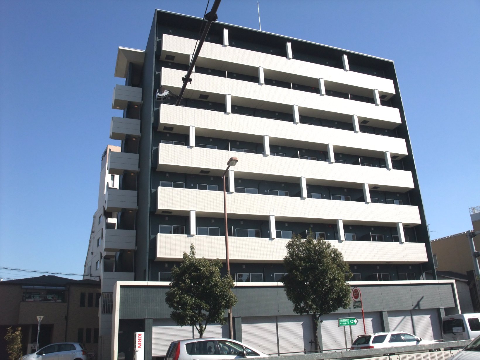 建物外観　間取りは反転タイプになります♪