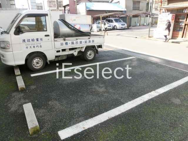 駐車場　敷地内駐車場ございます