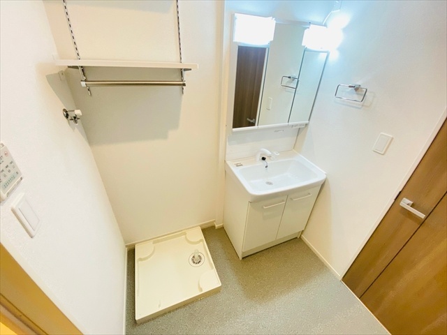 洗面設備　＊同タイプのお部屋の内装写真転載。