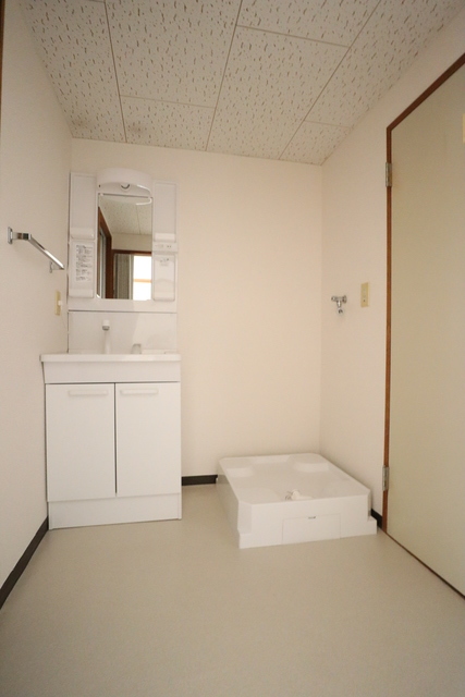 洗面設備　※同物件の違うお部屋の写真です。現況優先