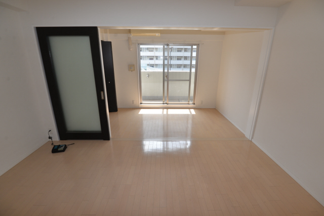 居室・リビング　写真は同マンションの別のお部屋のものです