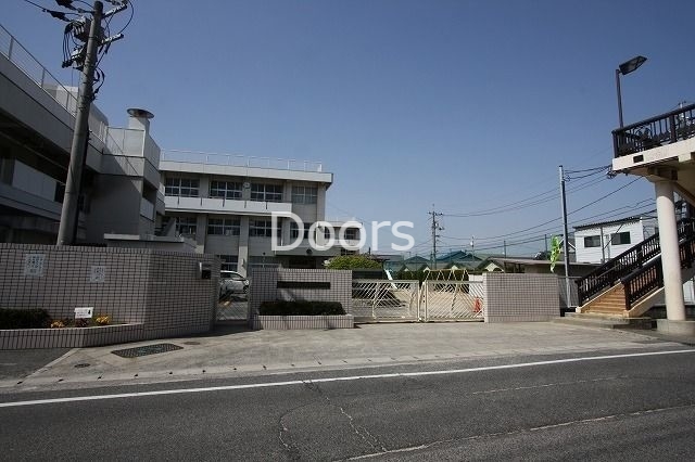 小学校　岡山市立芳泉小学校（小学校）まで1469m