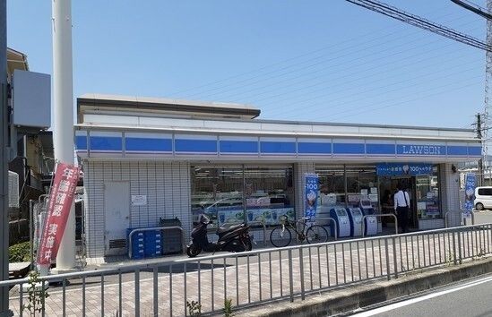 コンビニ　ローソン様（コンビニ）まで450m