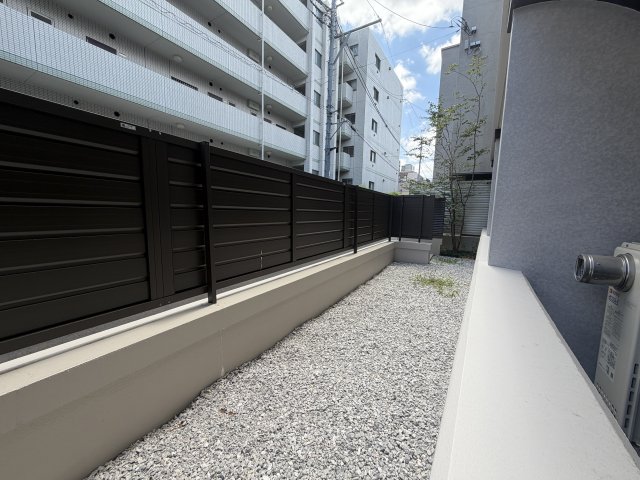 その他　バルコニーからの眺め。1階ですが外から見えにくくなっています