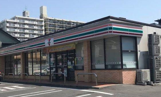 コンビニ　セブンイレブン　大和中央5丁目店（コンビニ）まで360m