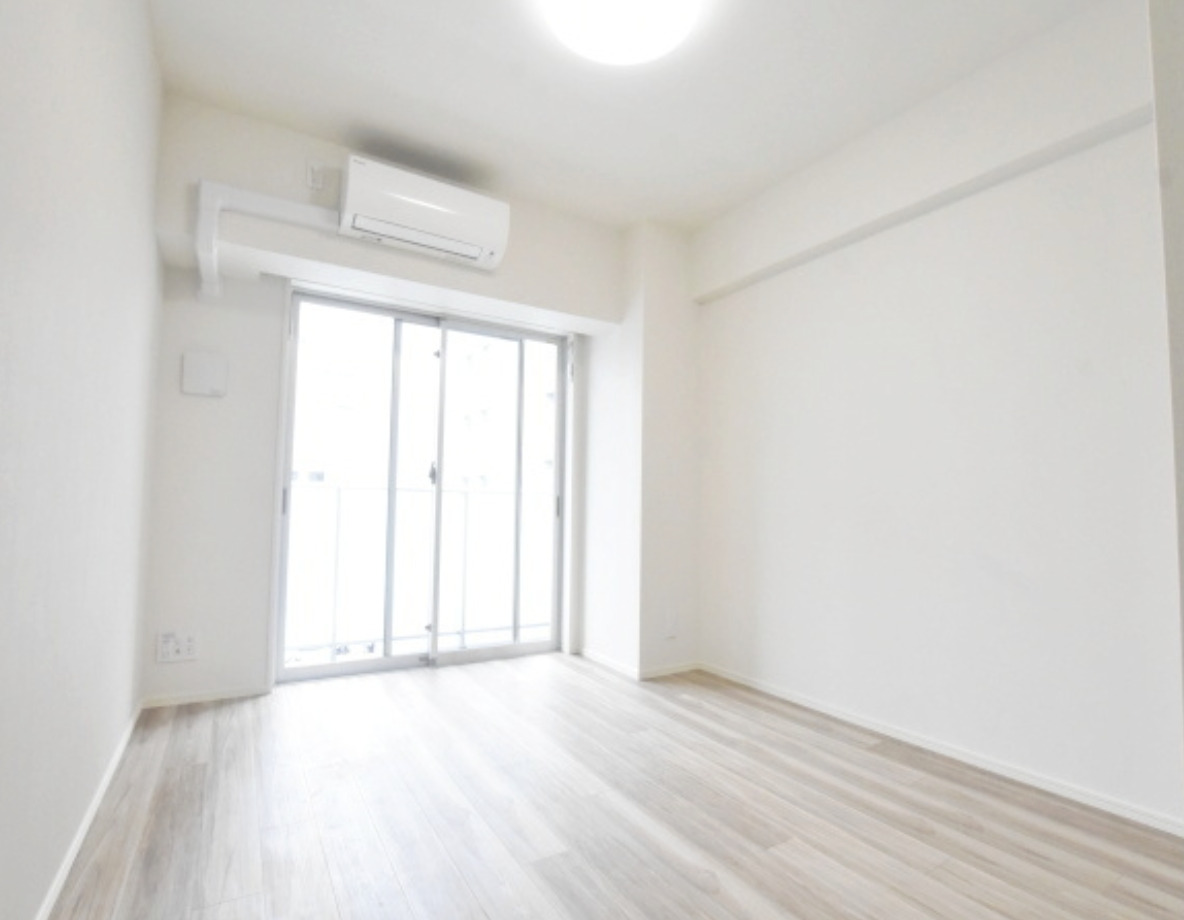 居室・リビング　別部屋反転写真